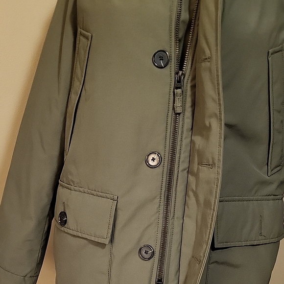 Men's Green Jacket with Fur Hood - Picture 10 of 10